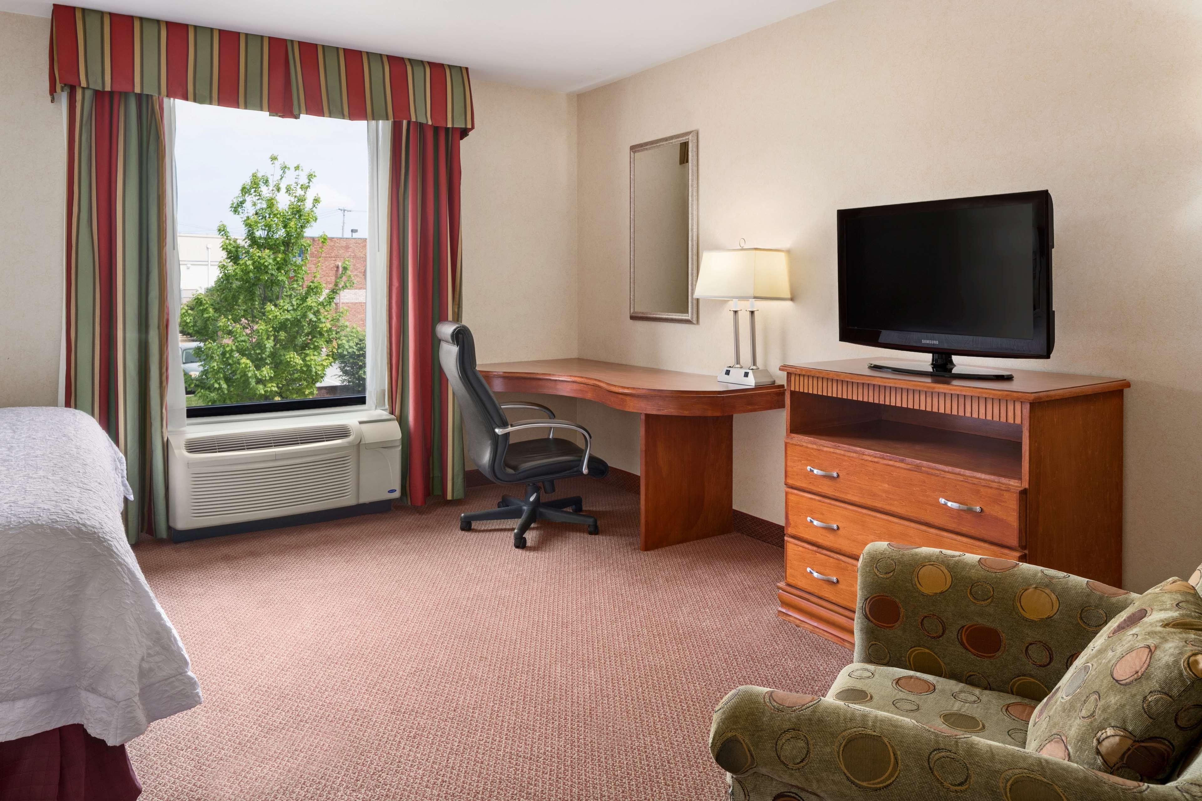 Hampton Inn Belle Vernon Экстерьер фото
