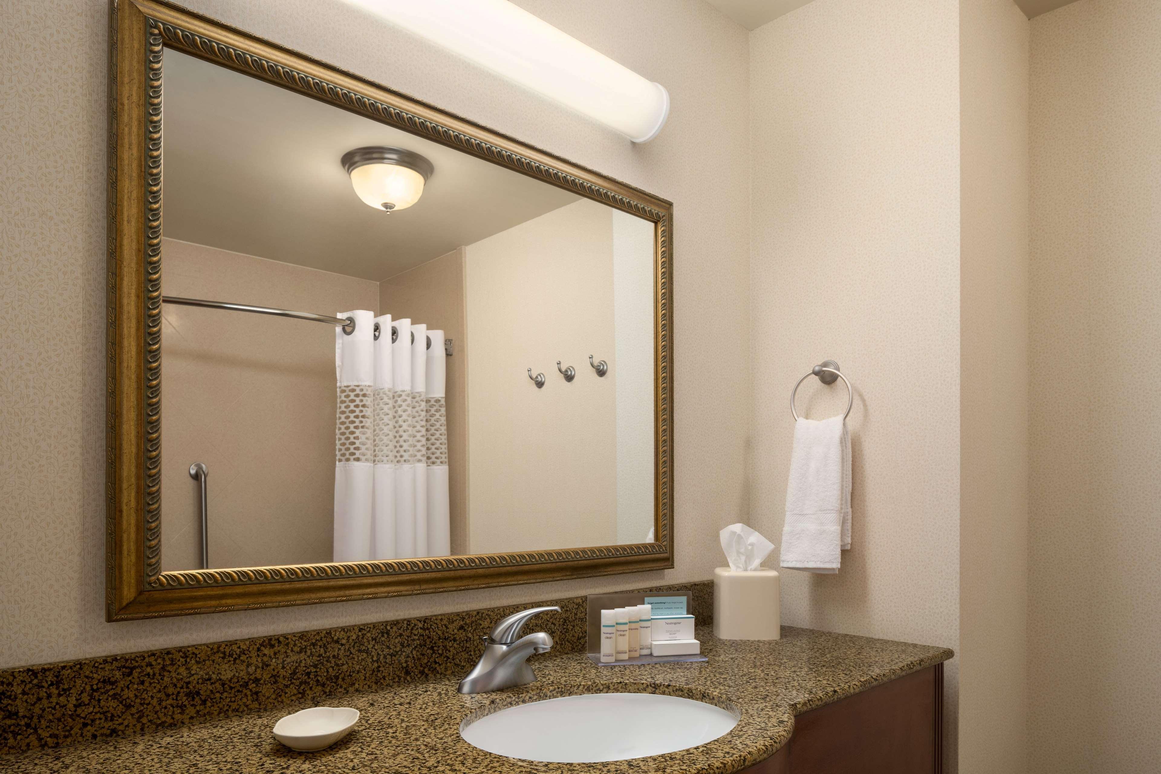 Hampton Inn Belle Vernon Экстерьер фото