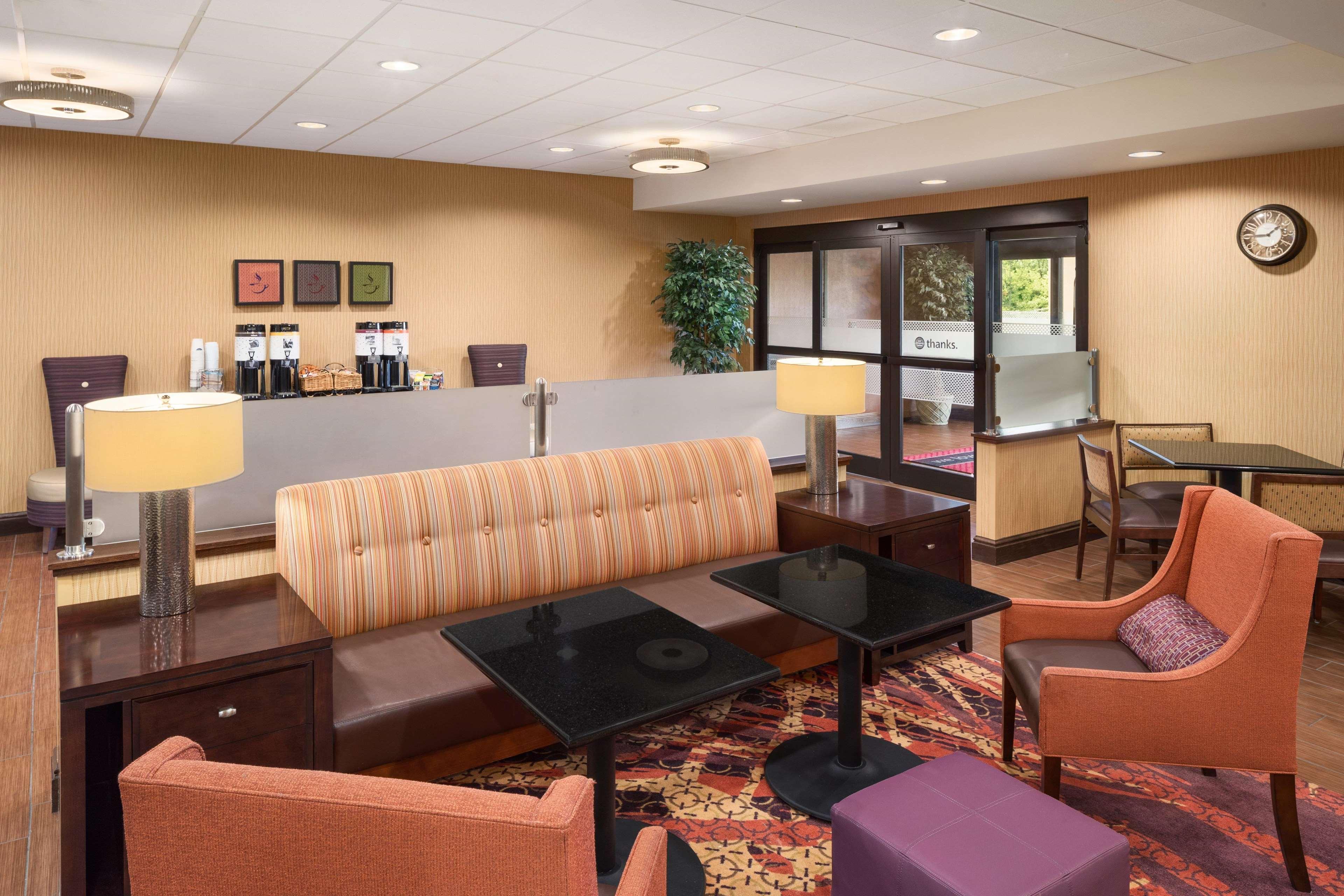Hampton Inn Belle Vernon Экстерьер фото
