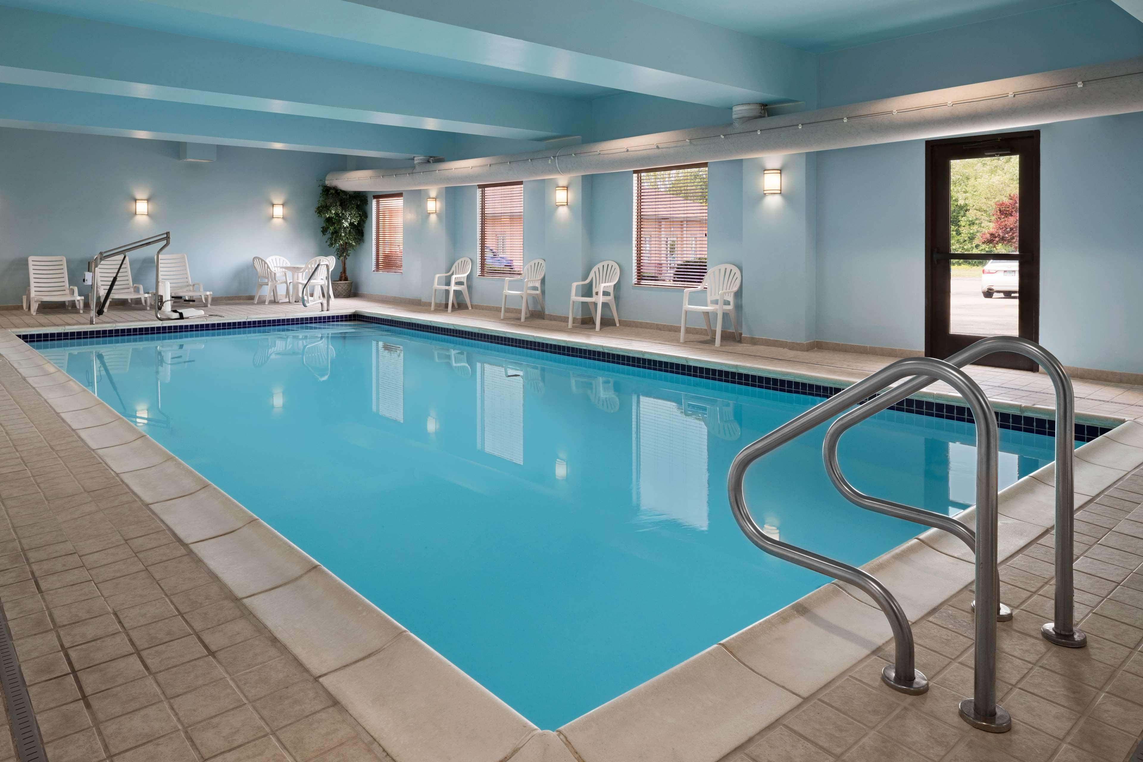 Hampton Inn Belle Vernon Экстерьер фото