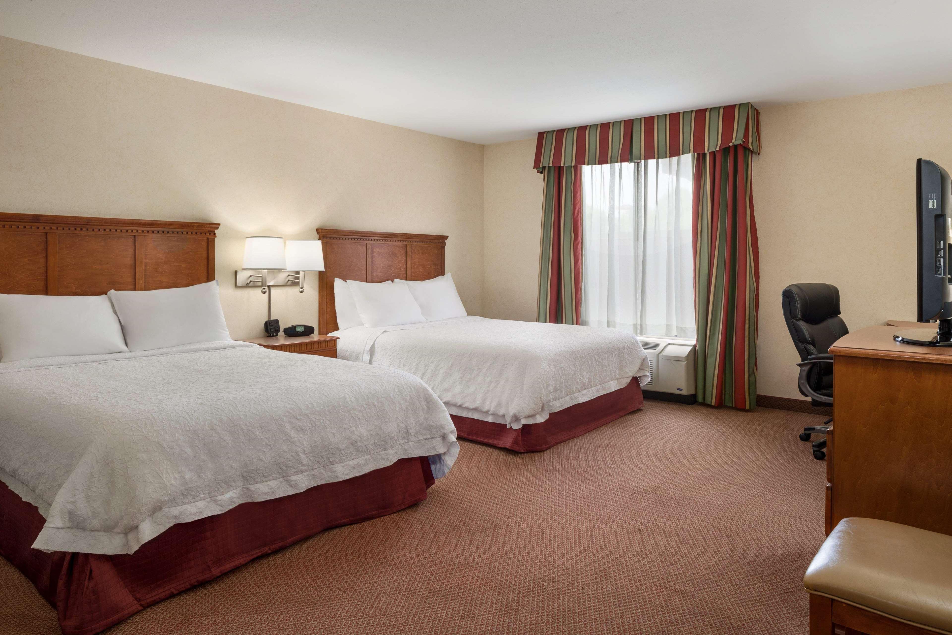 Hampton Inn Belle Vernon Экстерьер фото