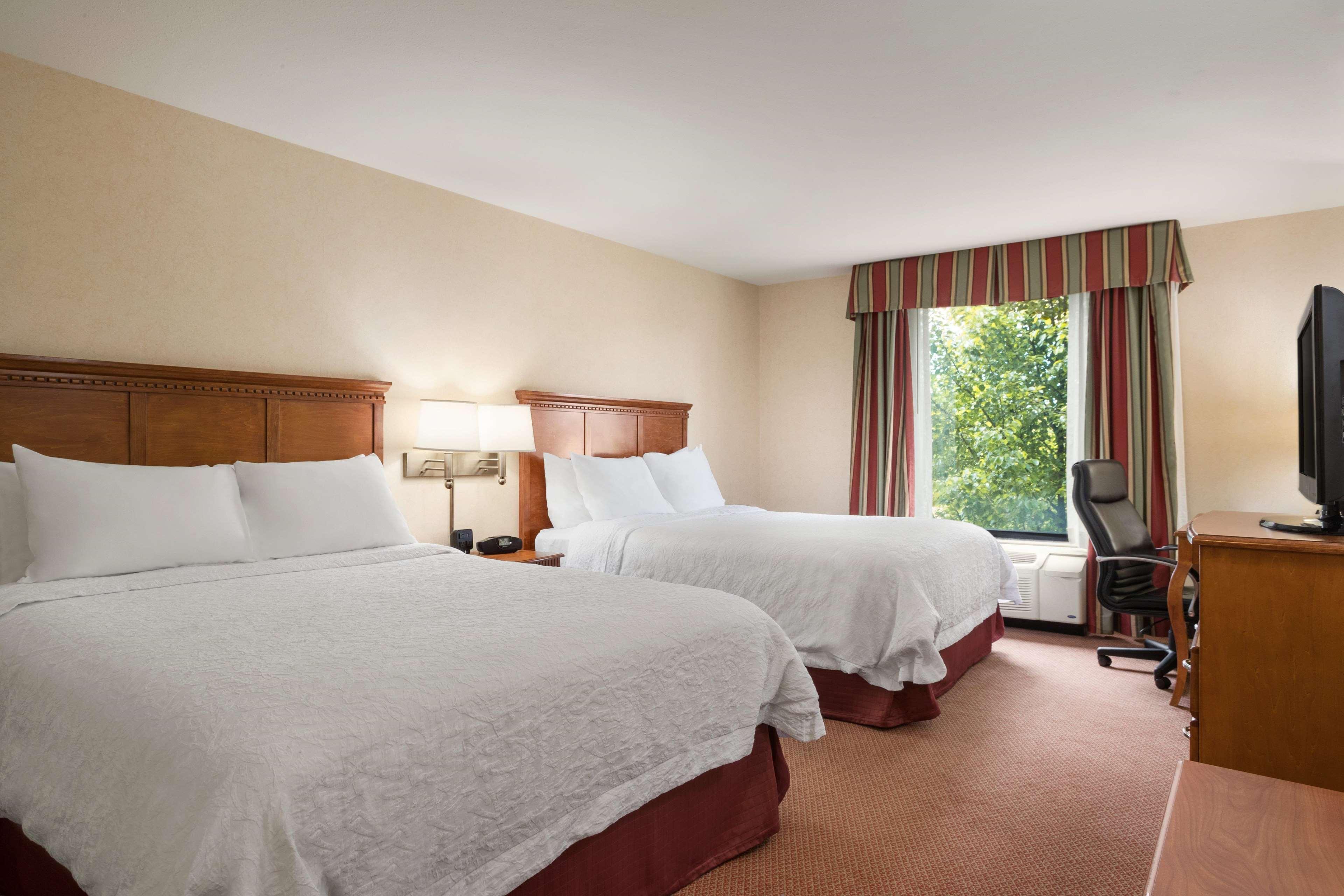 Hampton Inn Belle Vernon Экстерьер фото