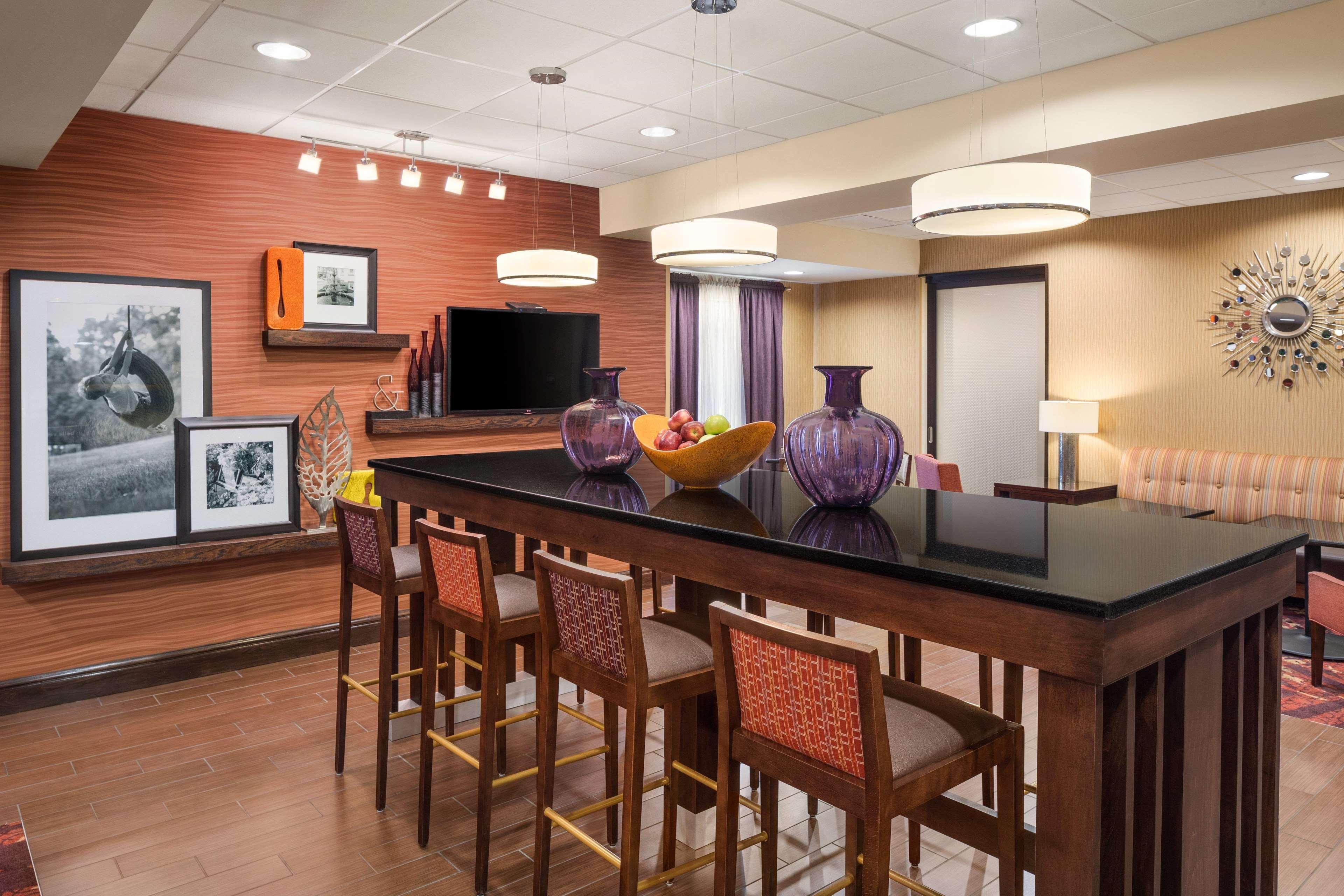 Hampton Inn Belle Vernon Экстерьер фото
