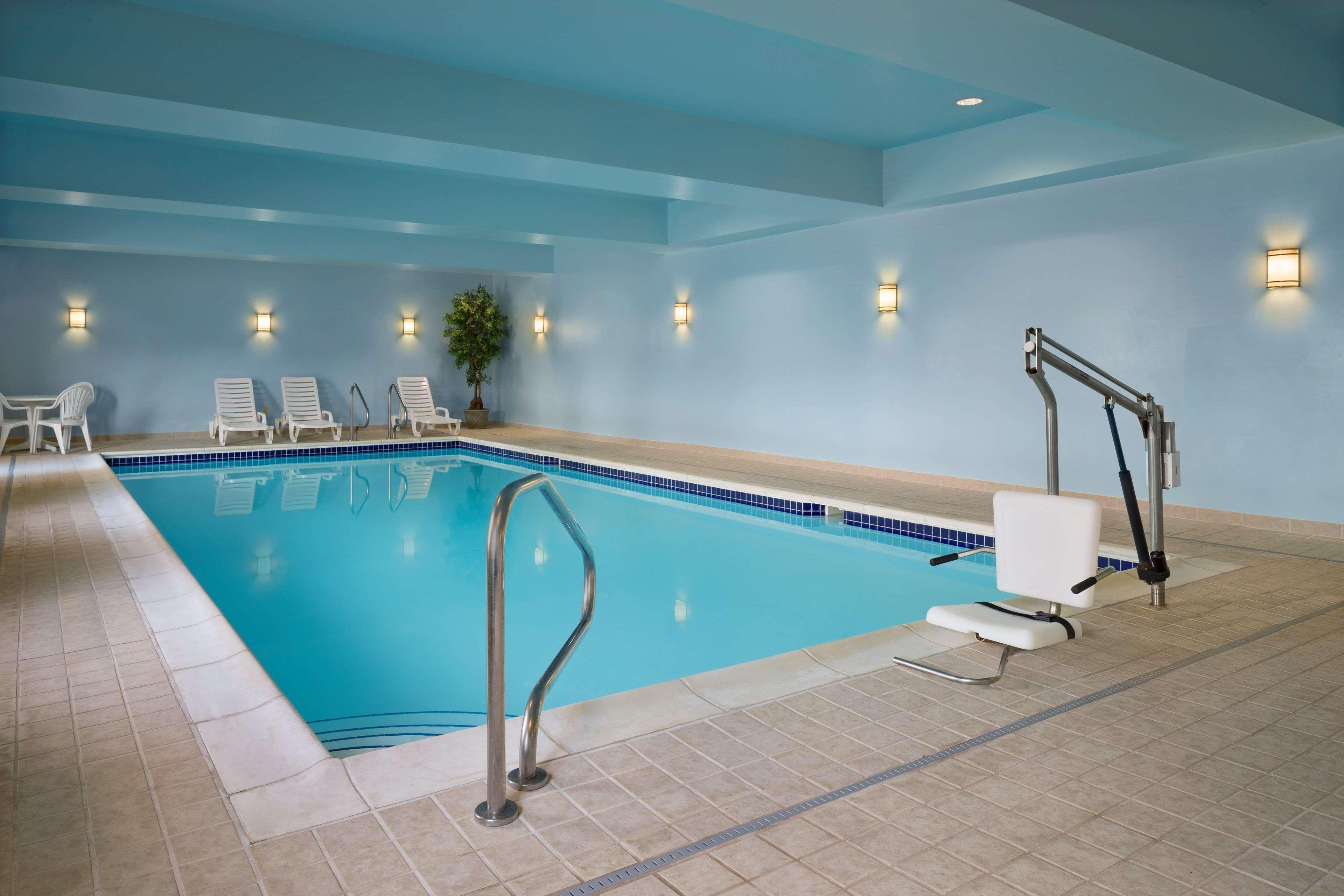 Hampton Inn Belle Vernon Экстерьер фото