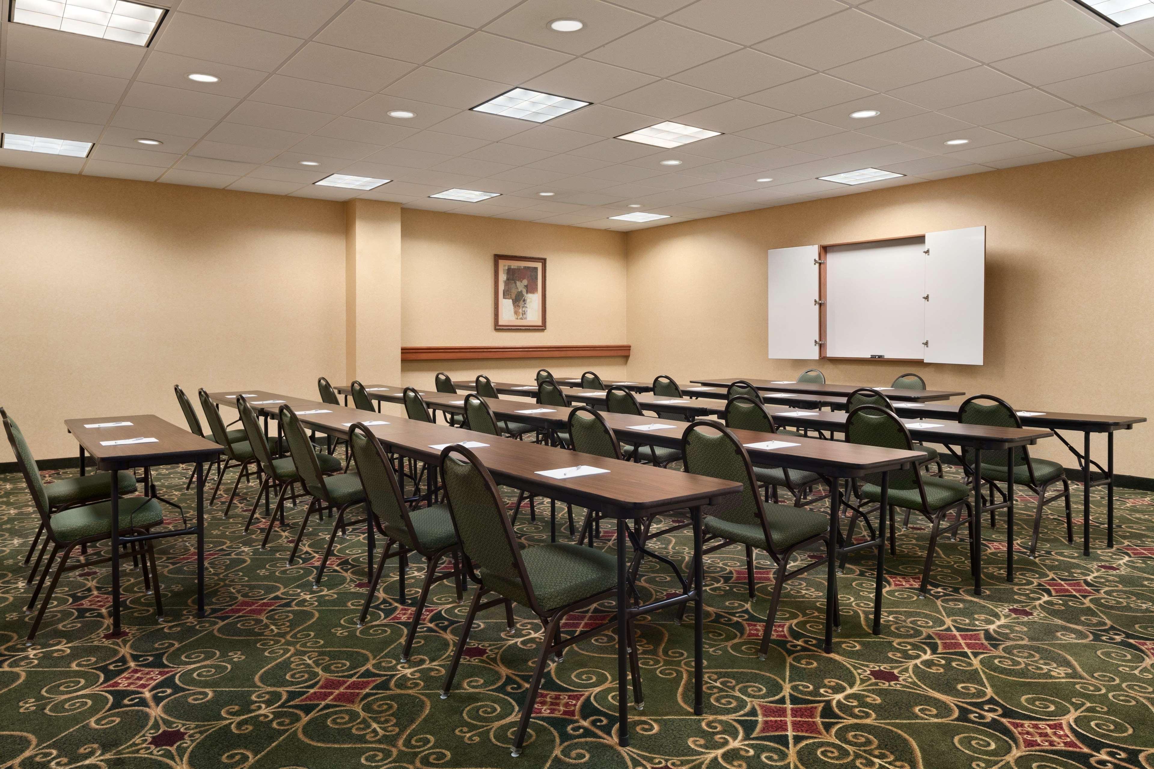 Hampton Inn Belle Vernon Экстерьер фото