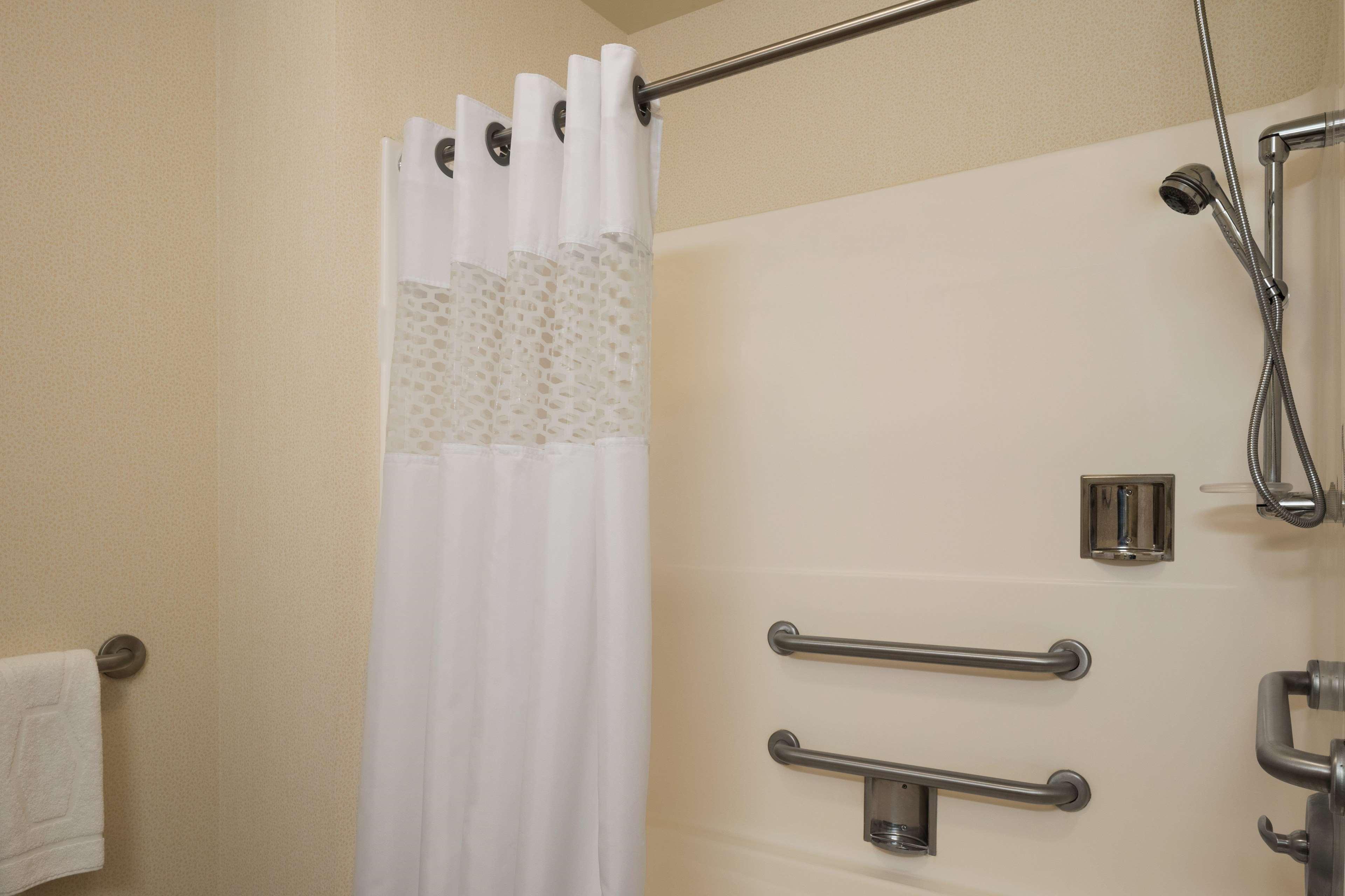 Hampton Inn Belle Vernon Экстерьер фото