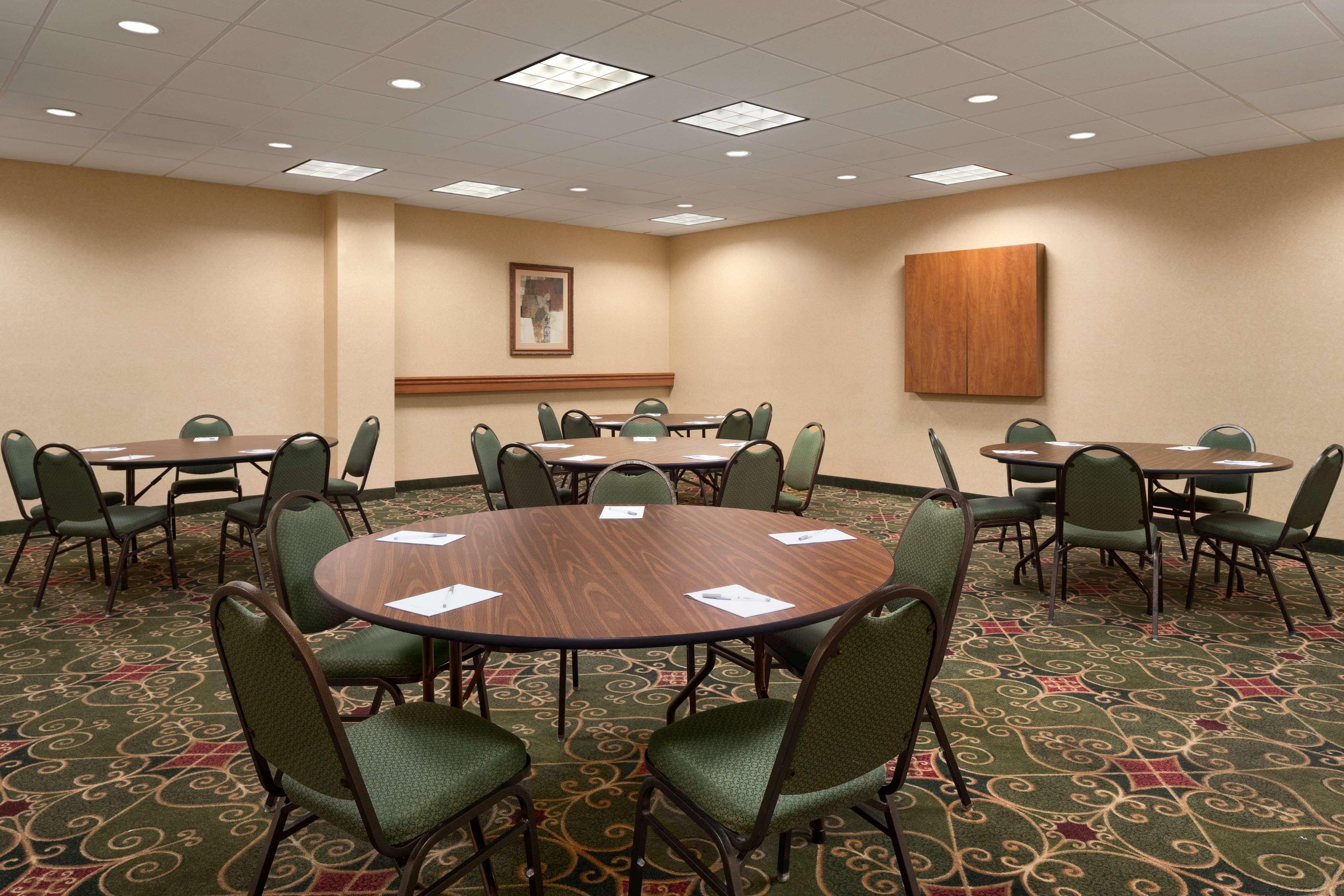 Hampton Inn Belle Vernon Экстерьер фото
