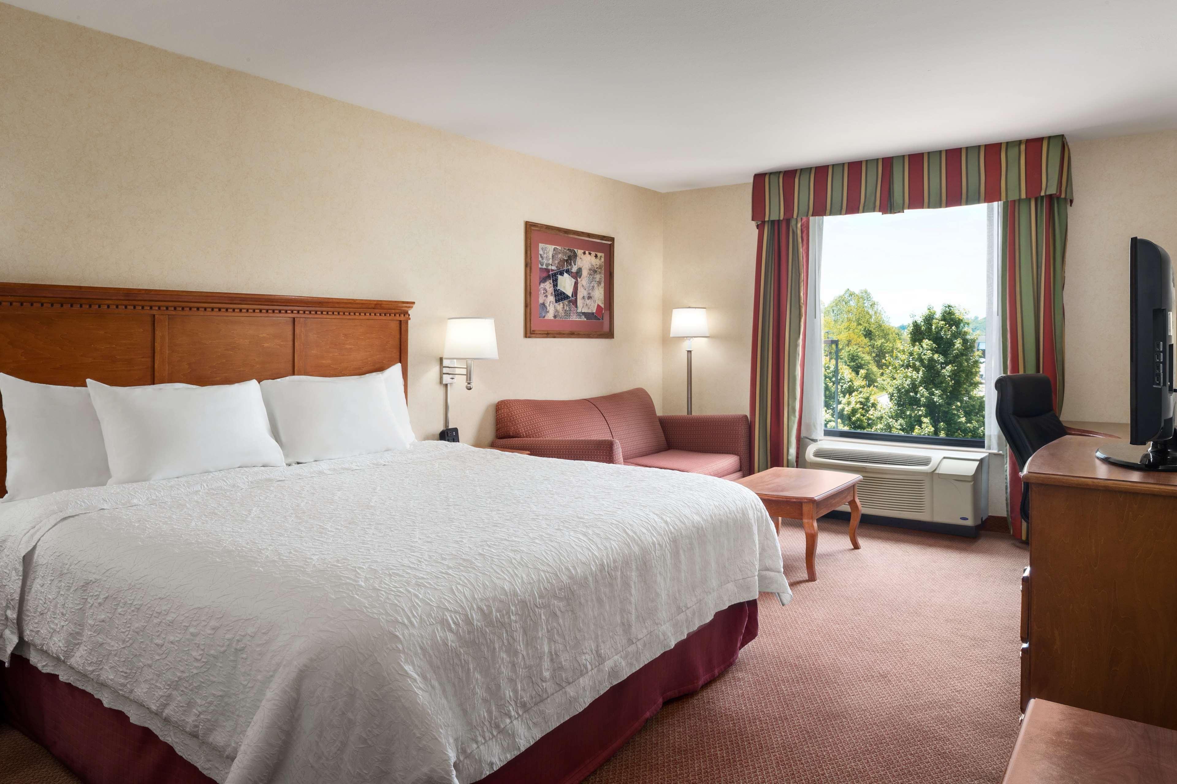 Hampton Inn Belle Vernon Экстерьер фото