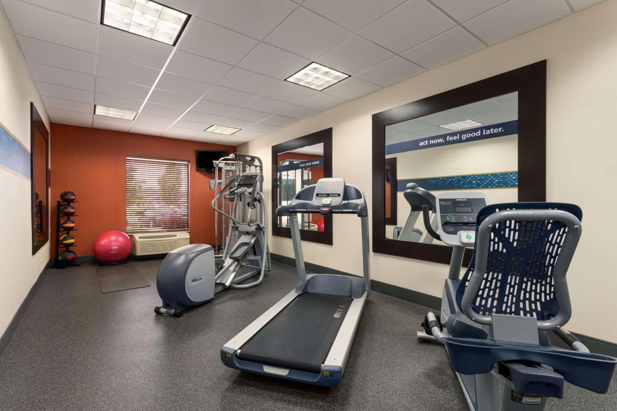 Hampton Inn Belle Vernon Экстерьер фото