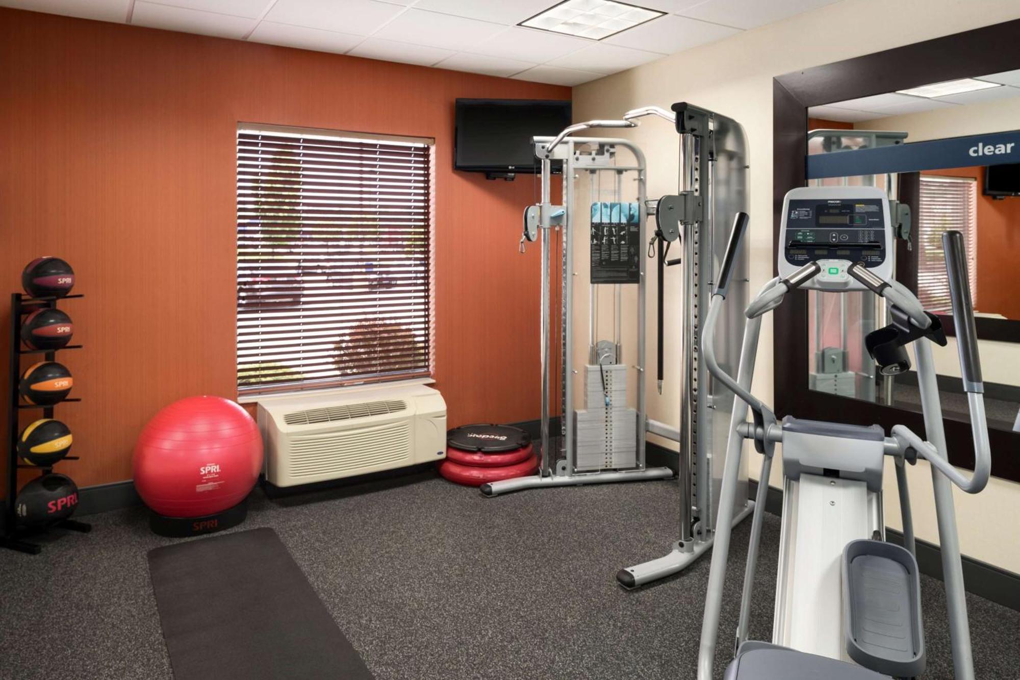 Hampton Inn Belle Vernon Экстерьер фото