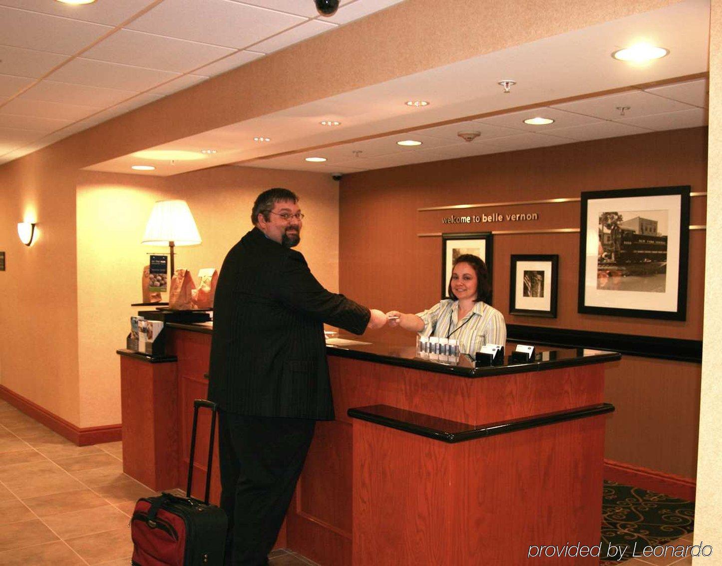 Hampton Inn Belle Vernon Интерьер фото