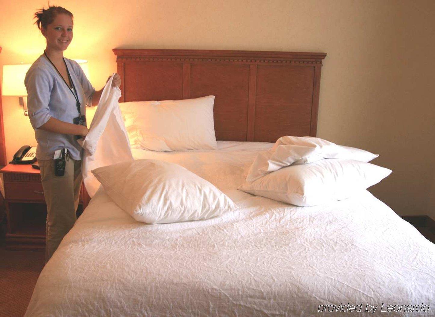Hampton Inn Belle Vernon Номер фото