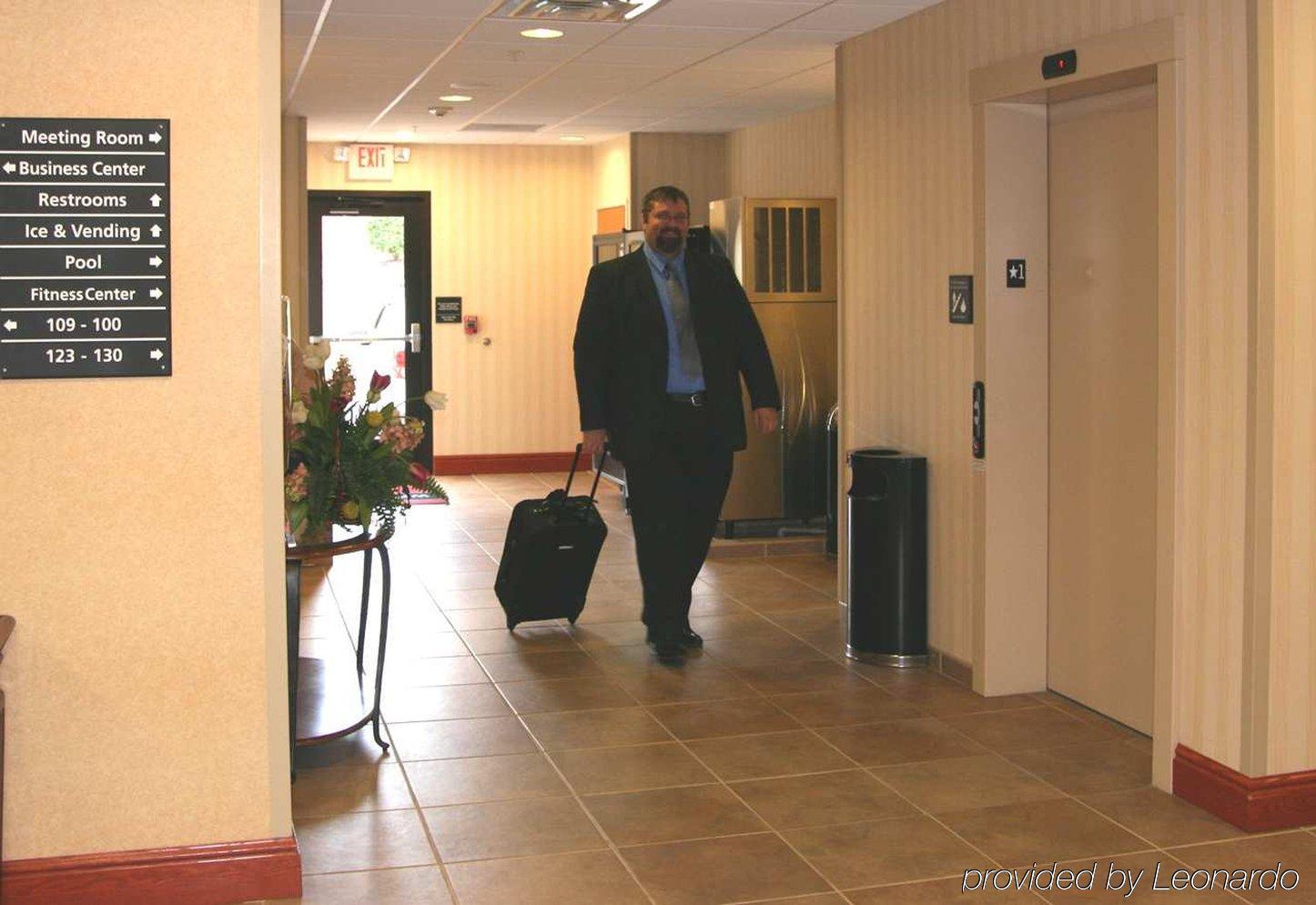 Hampton Inn Belle Vernon Интерьер фото