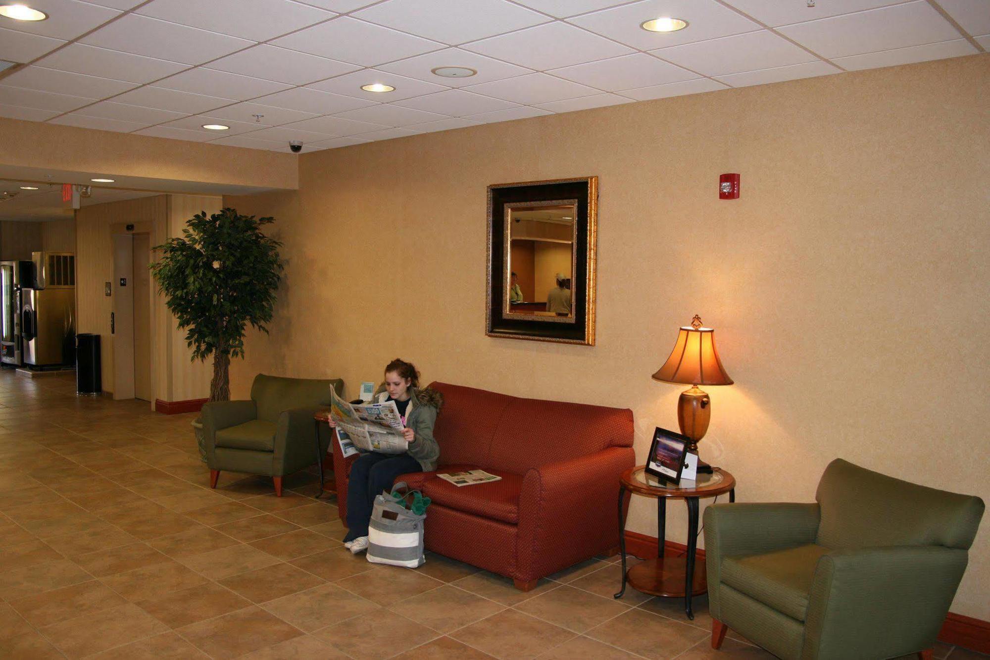 Hampton Inn Belle Vernon Интерьер фото