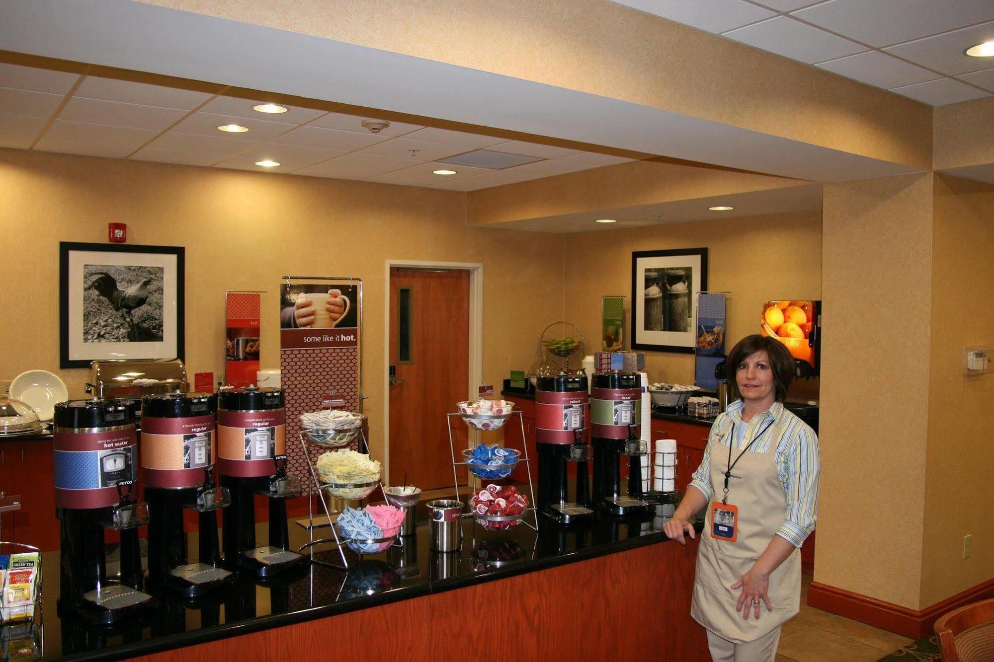 Hampton Inn Belle Vernon Ресторан фото